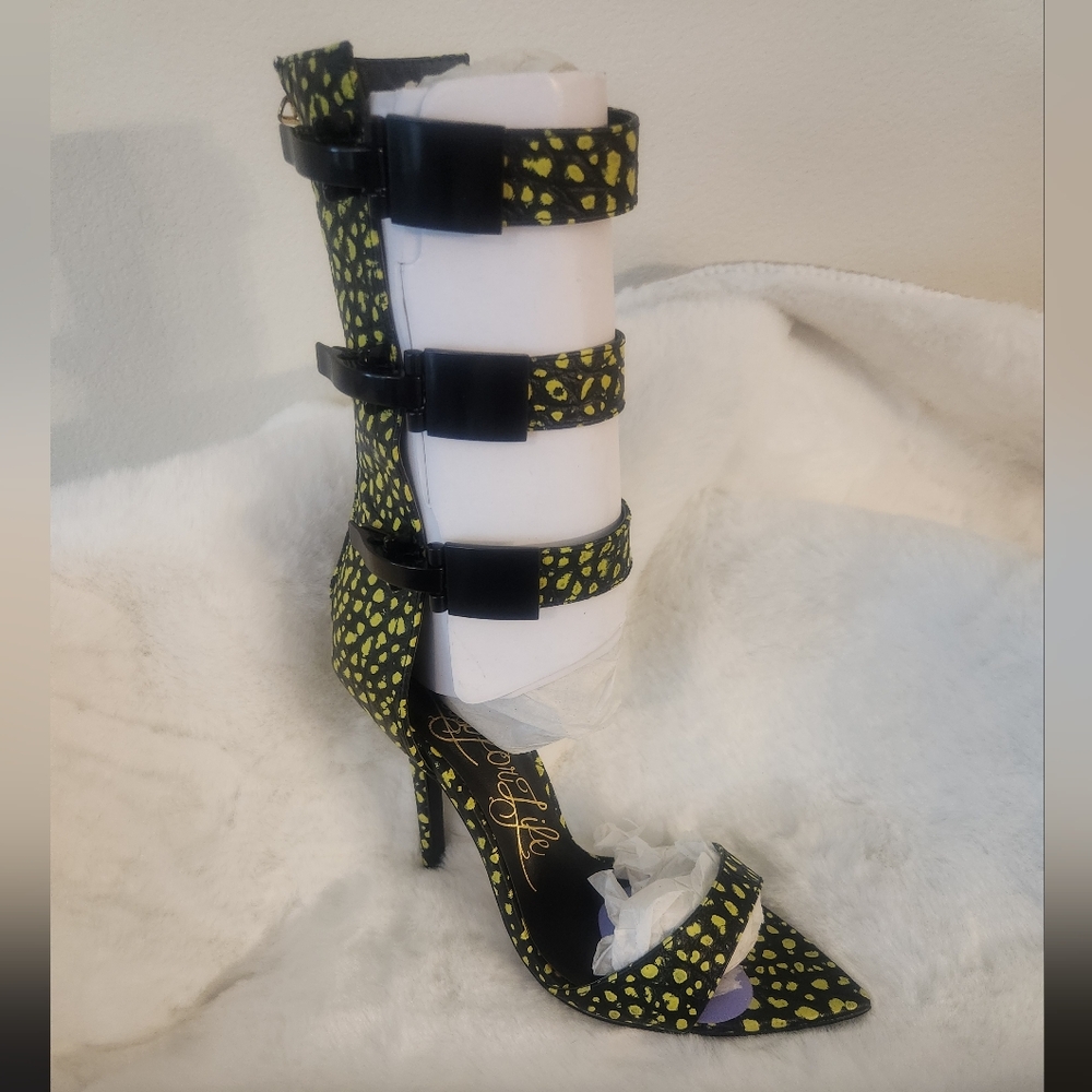 Size 7 Lust For Life sandal